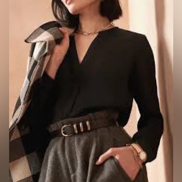 Banana Republic Popover Top - Picture 2 of 10